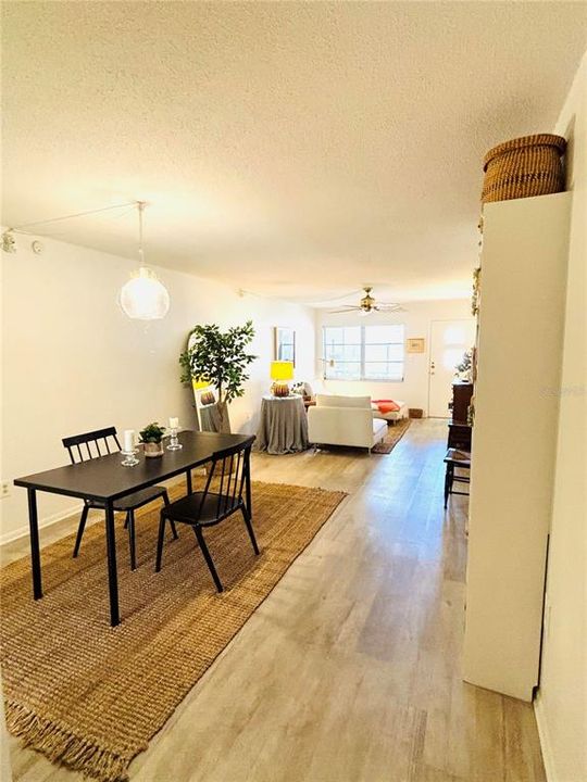 En Venta: $285,000 (2 camas, 2 baños, 976 Pies cuadrados)