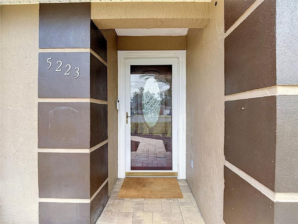 For Sale: $365,900 (3 beds, 2 baths, 1949 Square Feet)