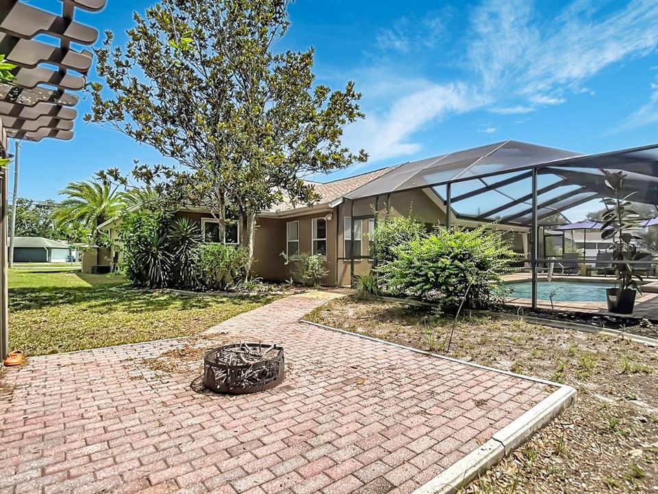 For Sale: $365,900 (3 beds, 2 baths, 1949 Square Feet)