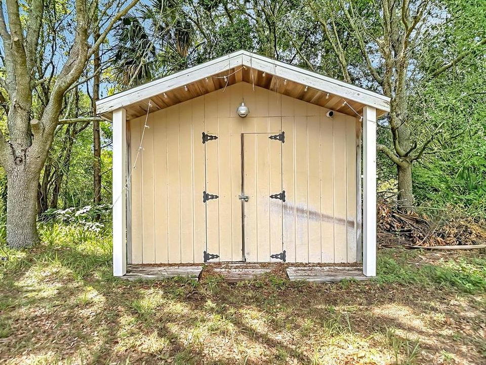 For Sale: $365,900 (3 beds, 2 baths, 1949 Square Feet)