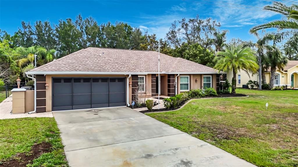 For Sale: $365,900 (3 beds, 2 baths, 1949 Square Feet)