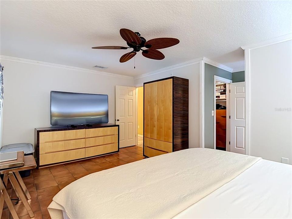 For Sale: $365,900 (3 beds, 2 baths, 1949 Square Feet)