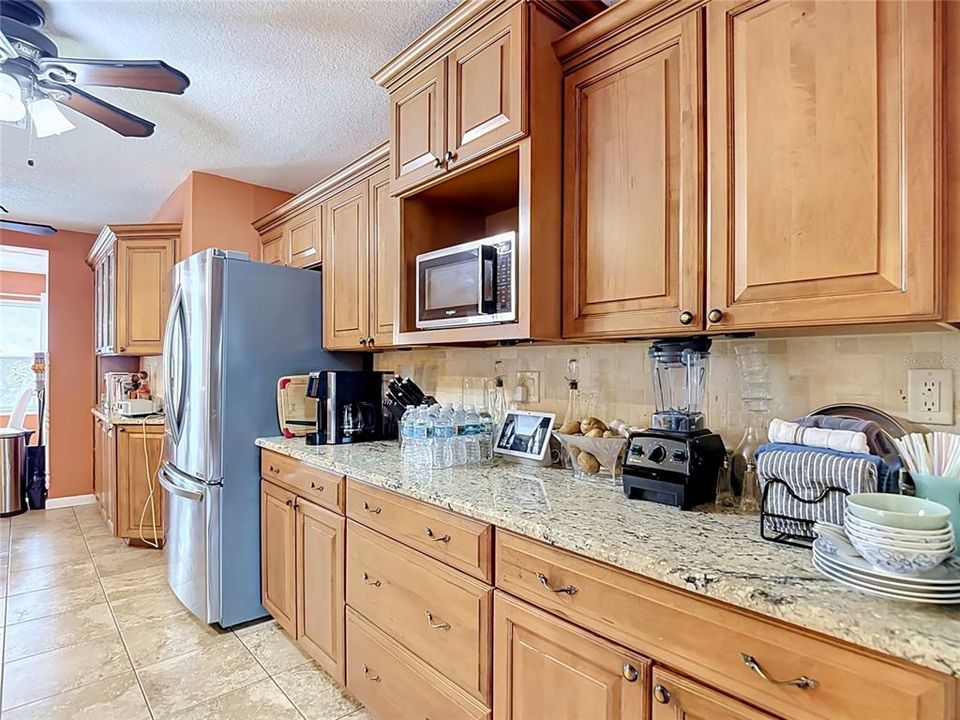 For Sale: $365,900 (3 beds, 2 baths, 1949 Square Feet)