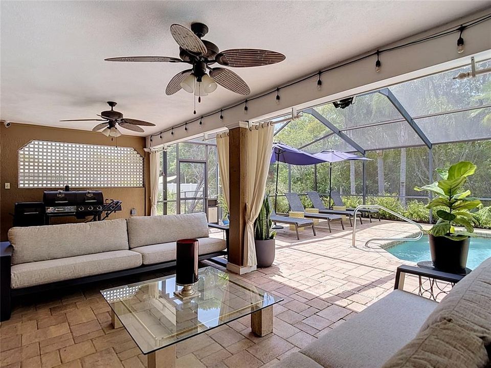 For Sale: $365,900 (3 beds, 2 baths, 1949 Square Feet)
