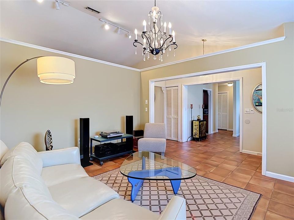 For Sale: $365,900 (3 beds, 2 baths, 1949 Square Feet)