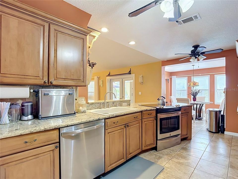For Sale: $365,900 (3 beds, 2 baths, 1949 Square Feet)