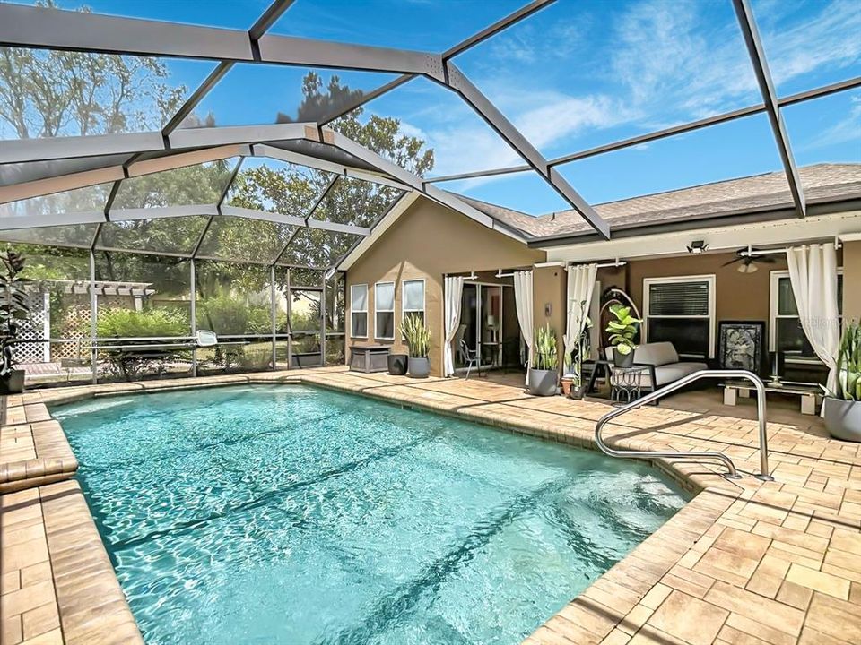 For Sale: $365,900 (3 beds, 2 baths, 1949 Square Feet)