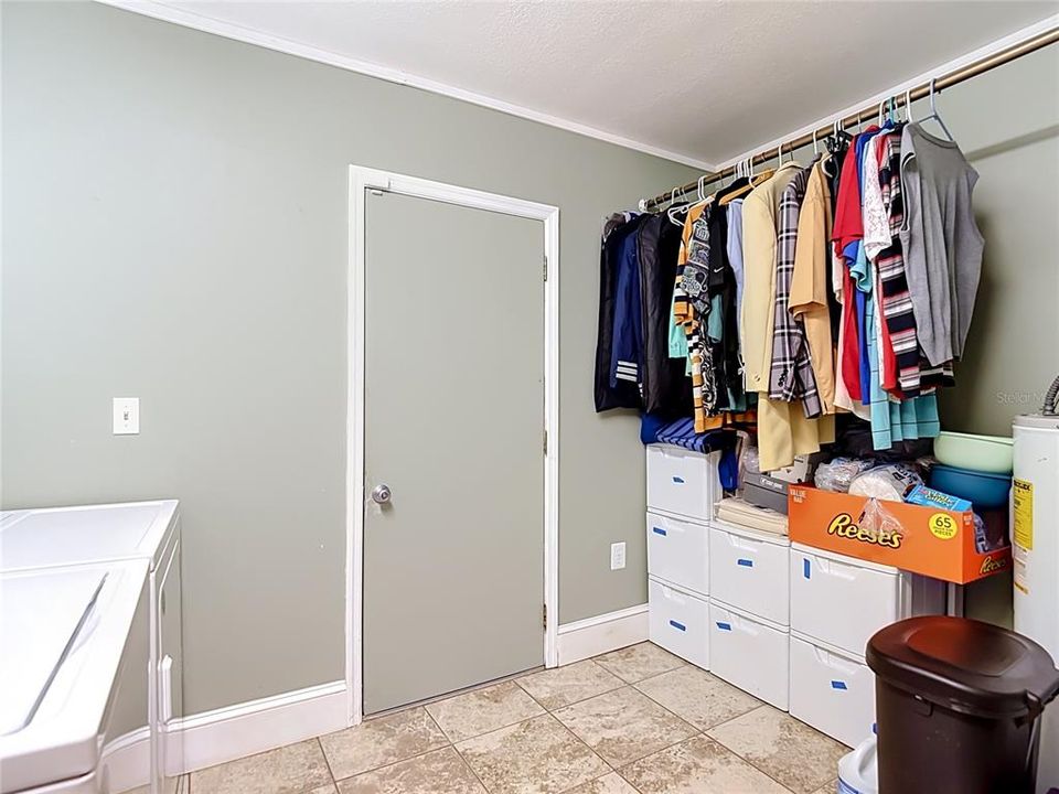 For Sale: $365,900 (3 beds, 2 baths, 1949 Square Feet)