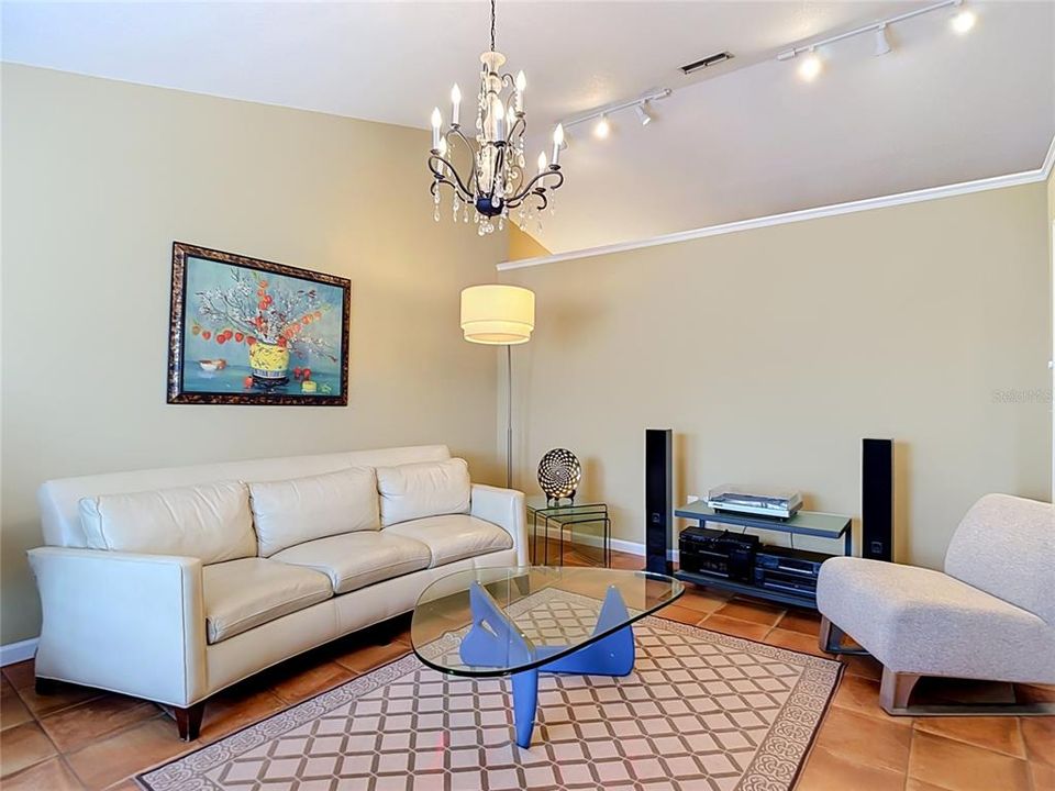 For Sale: $365,900 (3 beds, 2 baths, 1949 Square Feet)