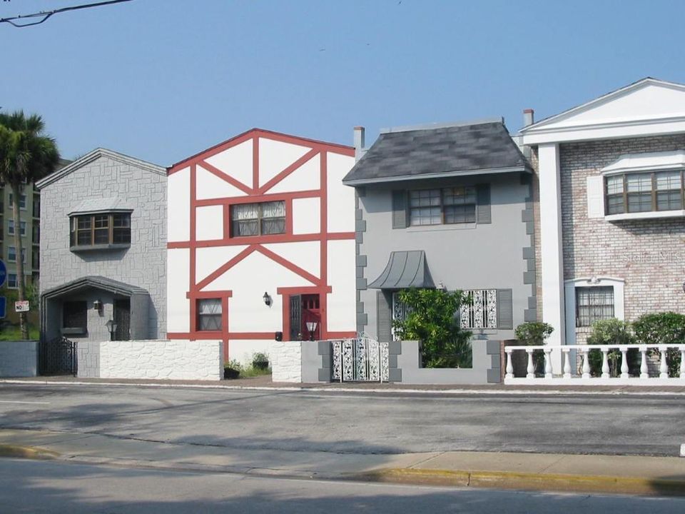 For Rent: $1,375 (2 beds, 1 baths, 528 Square Feet)