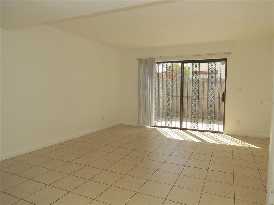 For Rent: $1,375 (2 beds, 1 baths, 528 Square Feet)