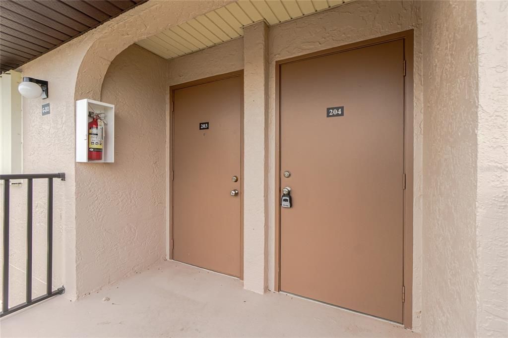 For Sale: $145,000 (2 beds, 2 baths, 860 Square Feet)