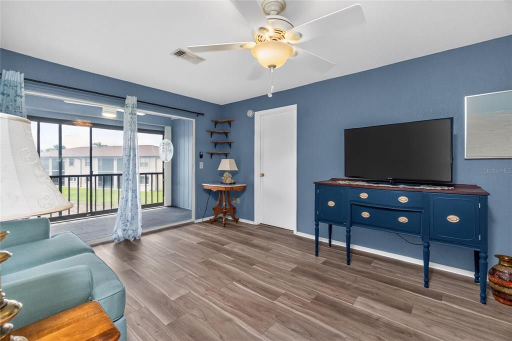 For Sale: $145,000 (2 beds, 2 baths, 860 Square Feet)