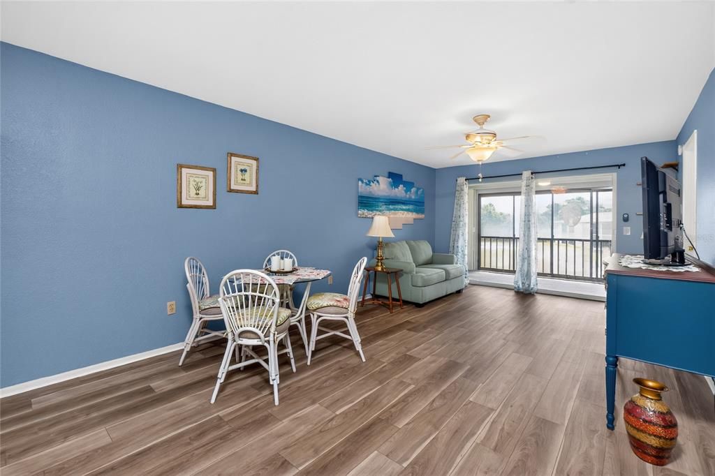For Sale: $145,000 (2 beds, 2 baths, 860 Square Feet)