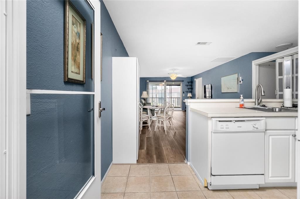 For Sale: $145,000 (2 beds, 2 baths, 860 Square Feet)