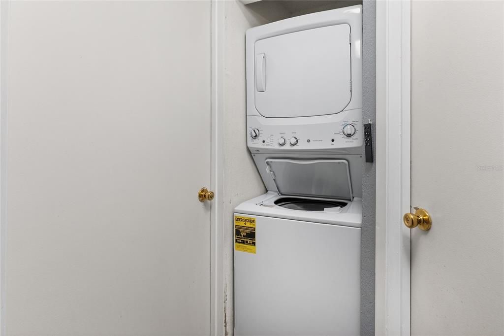 For Sale: $145,000 (2 beds, 2 baths, 860 Square Feet)