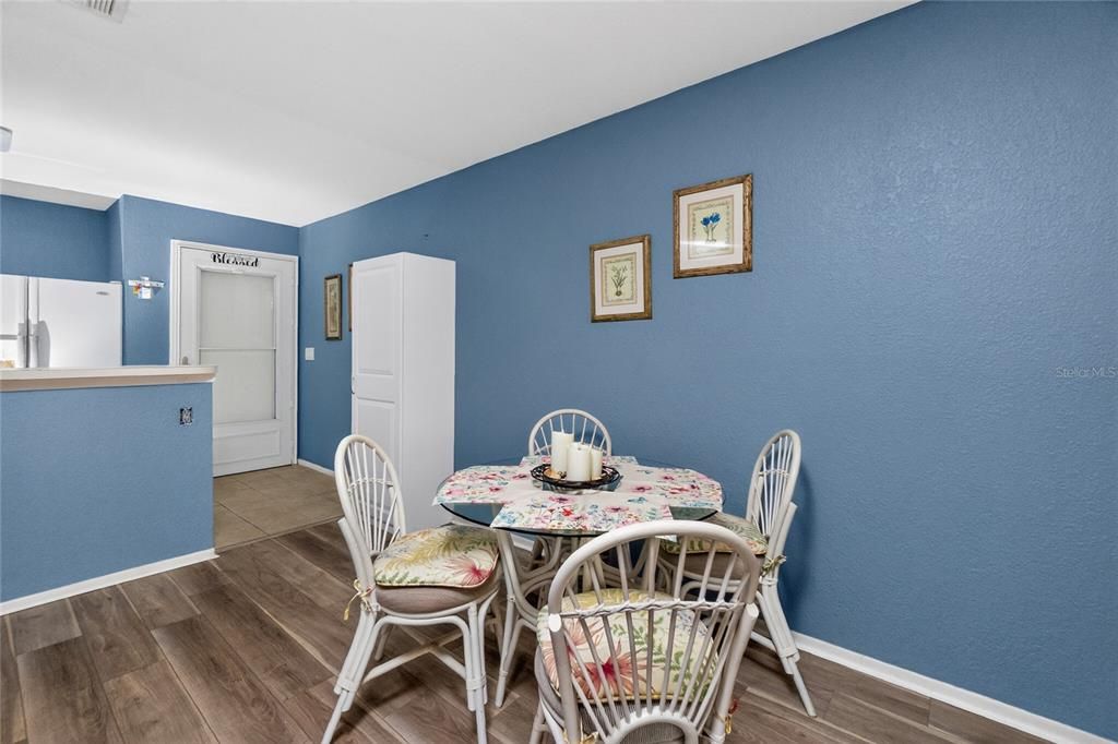 For Sale: $145,000 (2 beds, 2 baths, 860 Square Feet)