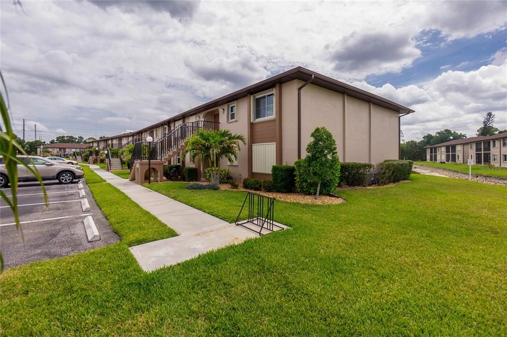 For Sale: $145,000 (2 beds, 2 baths, 860 Square Feet)