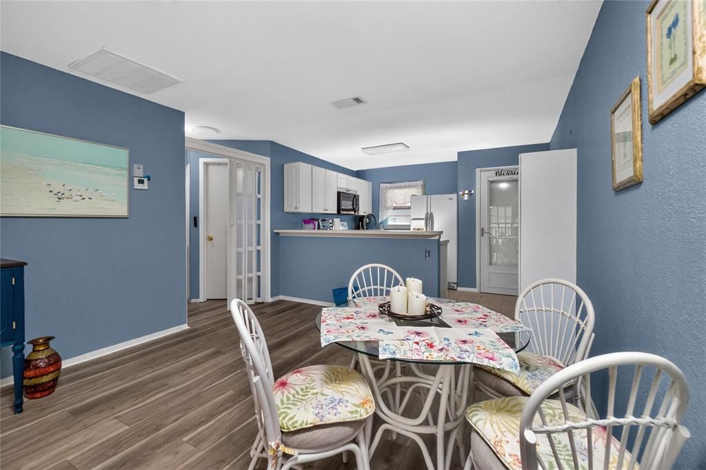 For Sale: $145,000 (2 beds, 2 baths, 860 Square Feet)