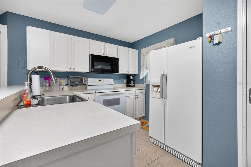 For Sale: $145,000 (2 beds, 2 baths, 860 Square Feet)