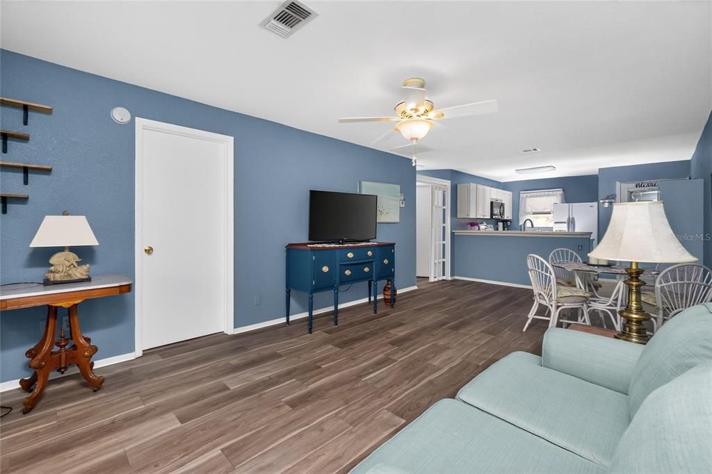For Sale: $145,000 (2 beds, 2 baths, 860 Square Feet)