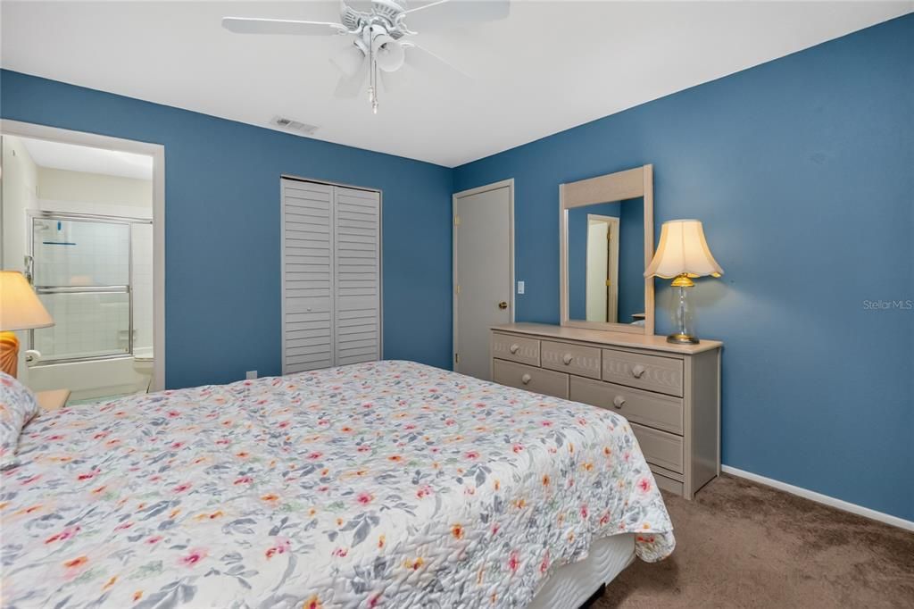For Sale: $145,000 (2 beds, 2 baths, 860 Square Feet)