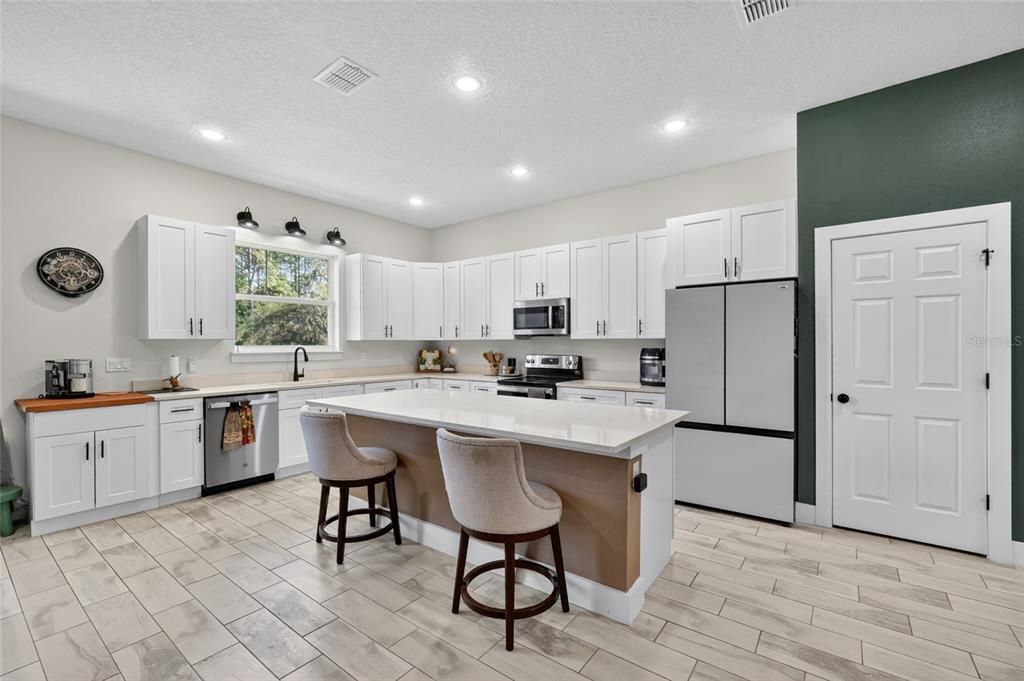 For Sale: $469,000 (3 beds, 2 baths, 1799 Square Feet)