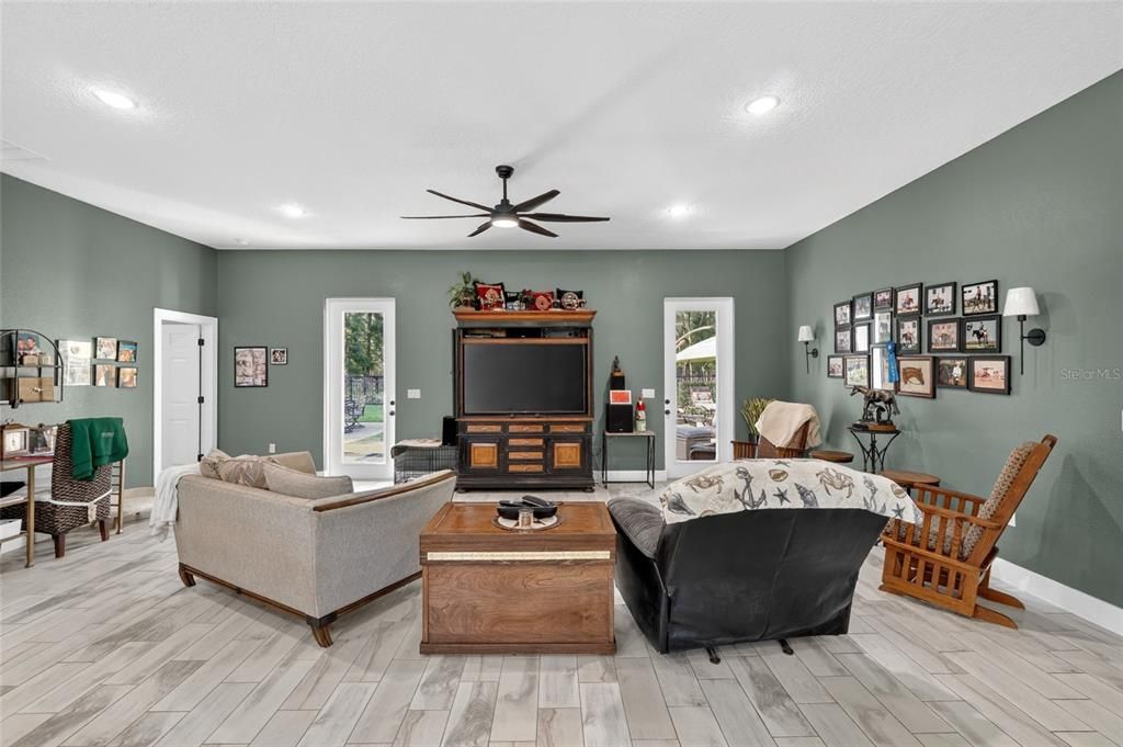 For Sale: $469,000 (3 beds, 2 baths, 1799 Square Feet)