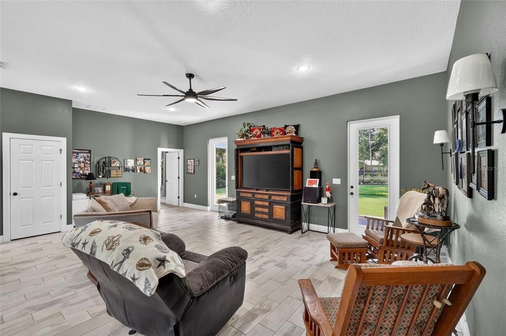 For Sale: $469,000 (3 beds, 2 baths, 1799 Square Feet)