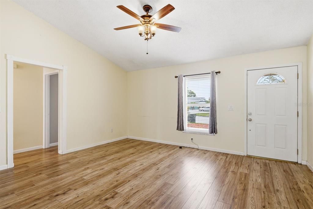 Activo con contrato: $325,000 (3 camas, 2 baños, 1080 Pies cuadrados)