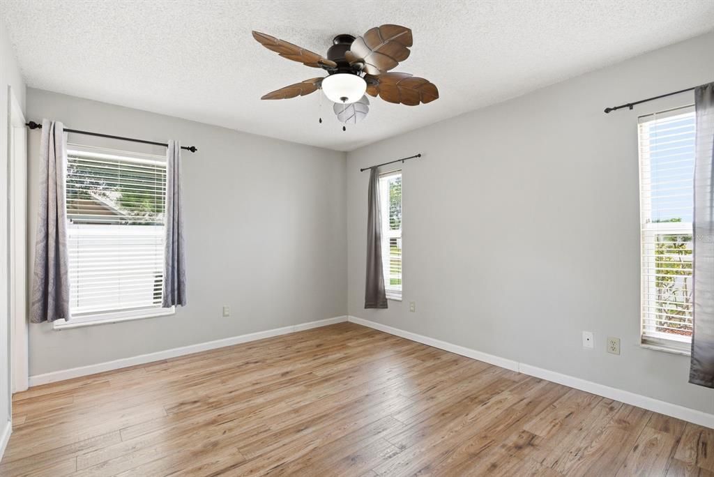 Activo con contrato: $325,000 (3 camas, 2 baños, 1080 Pies cuadrados)