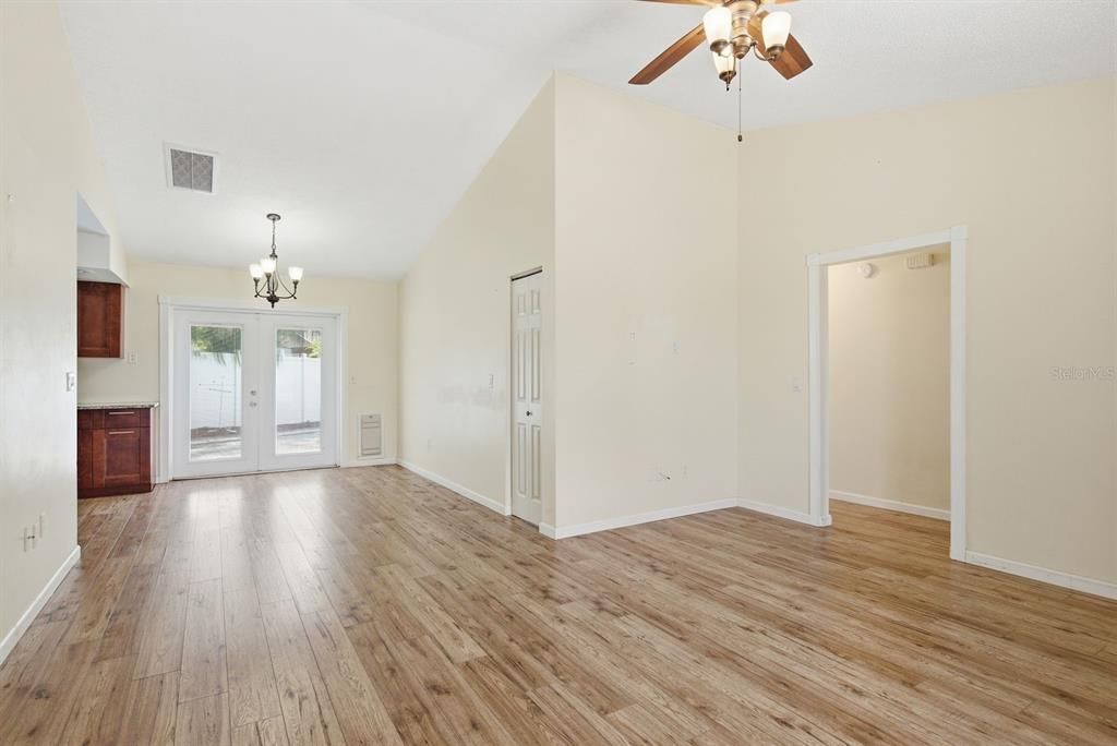 Activo con contrato: $325,000 (3 camas, 2 baños, 1080 Pies cuadrados)