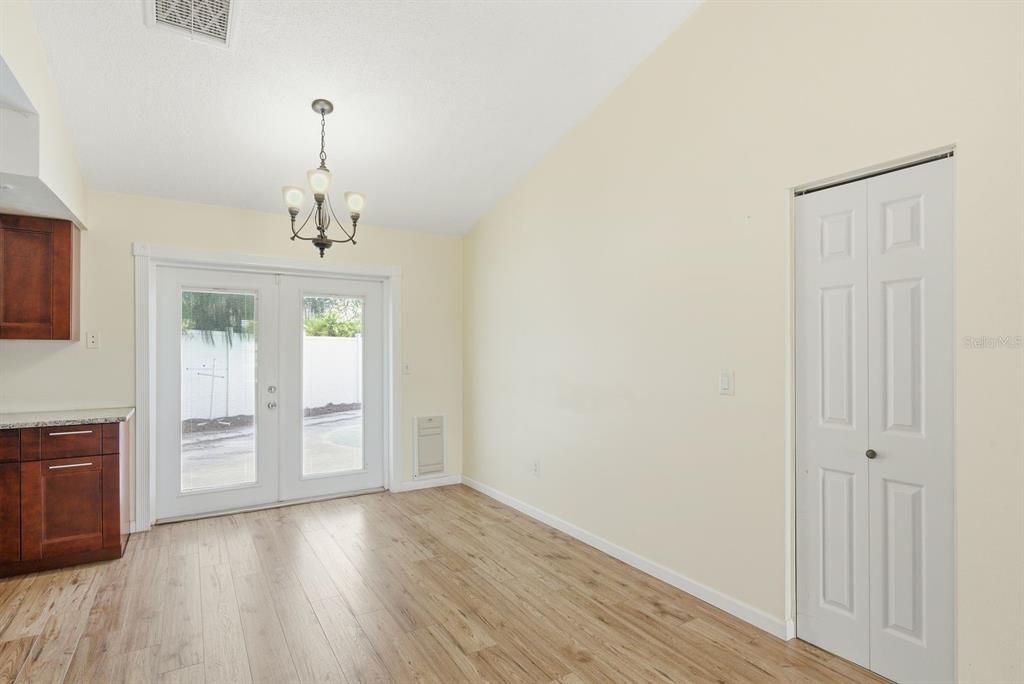 Activo con contrato: $325,000 (3 camas, 2 baños, 1080 Pies cuadrados)