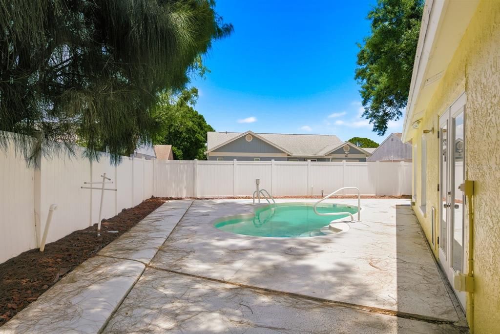 Activo con contrato: $325,000 (3 camas, 2 baños, 1080 Pies cuadrados)