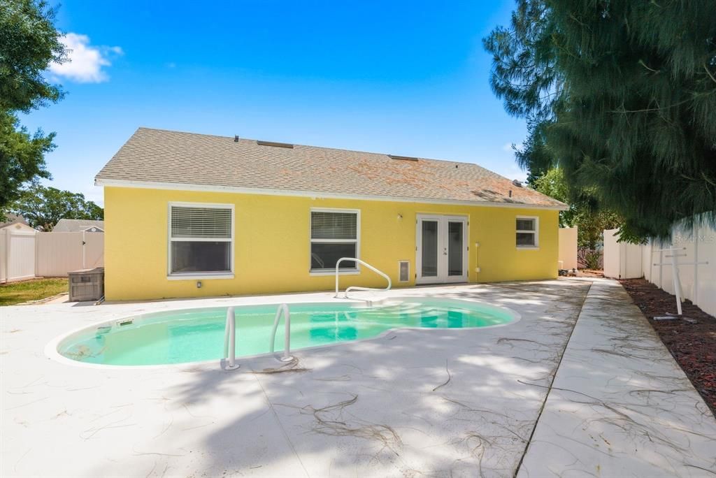 Activo con contrato: $325,000 (3 camas, 2 baños, 1080 Pies cuadrados)