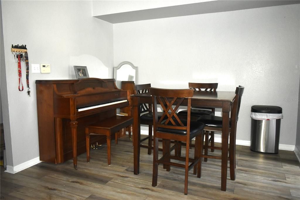 В аренду: $1,990 (2 спален, 2 ванн, 1168 Квадратных фут)