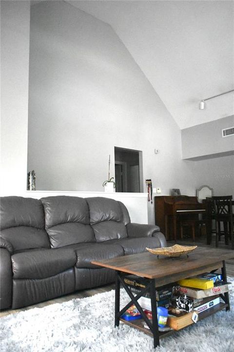 В аренду: $1,990 (2 спален, 2 ванн, 1168 Квадратных фут)