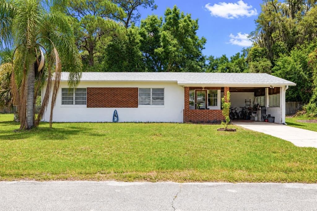 For Sale: $269,000 (2 beds, 2 baths, 884 Square Feet)