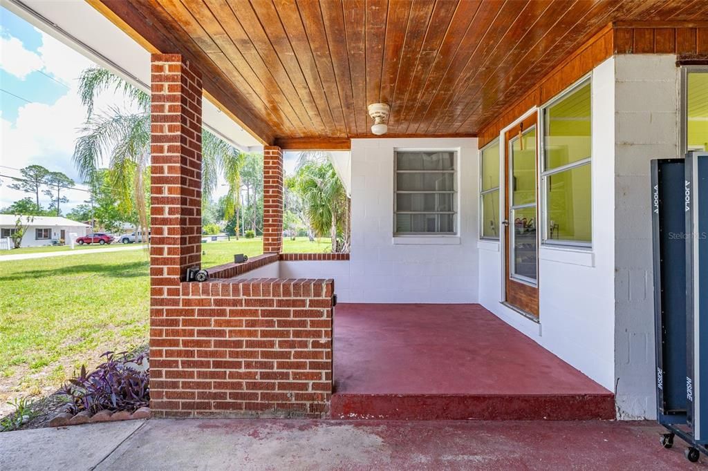 For Sale: $269,000 (2 beds, 2 baths, 884 Square Feet)
