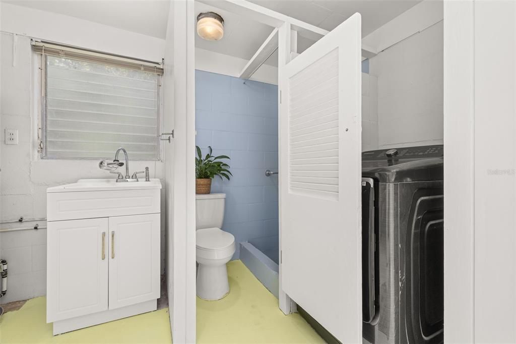 For Sale: $269,000 (2 beds, 2 baths, 884 Square Feet)