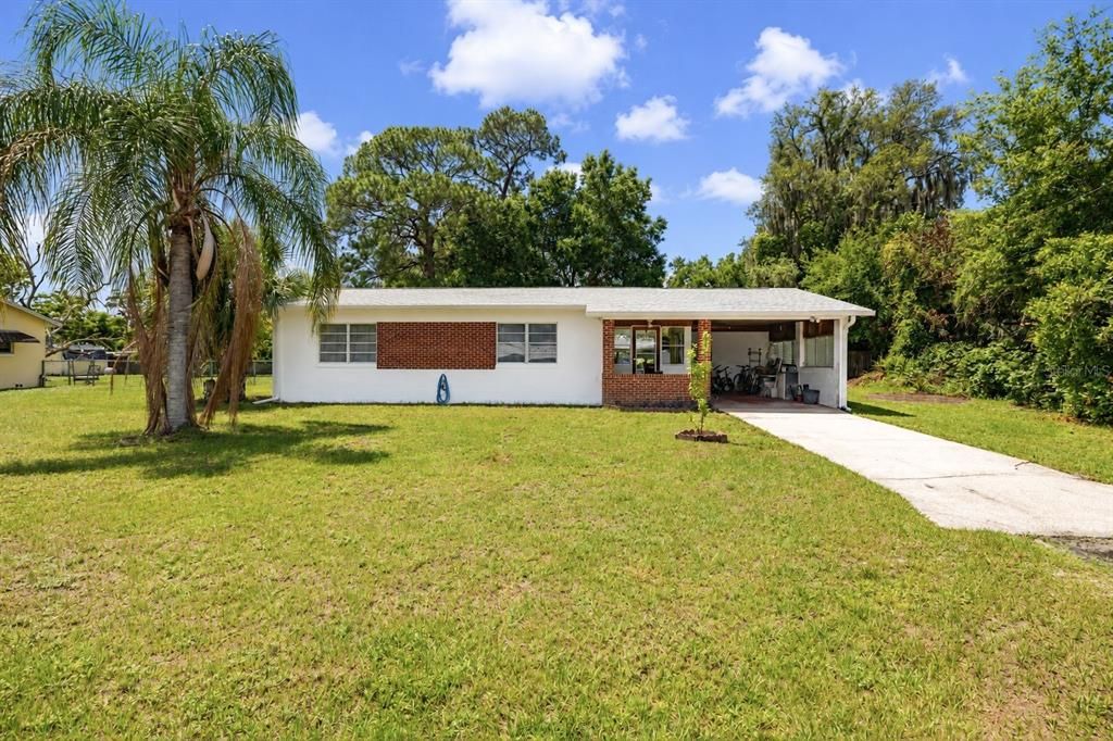 For Sale: $269,000 (2 beds, 2 baths, 884 Square Feet)