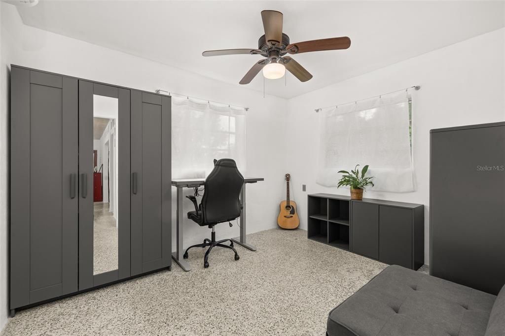 For Sale: $269,000 (2 beds, 2 baths, 884 Square Feet)