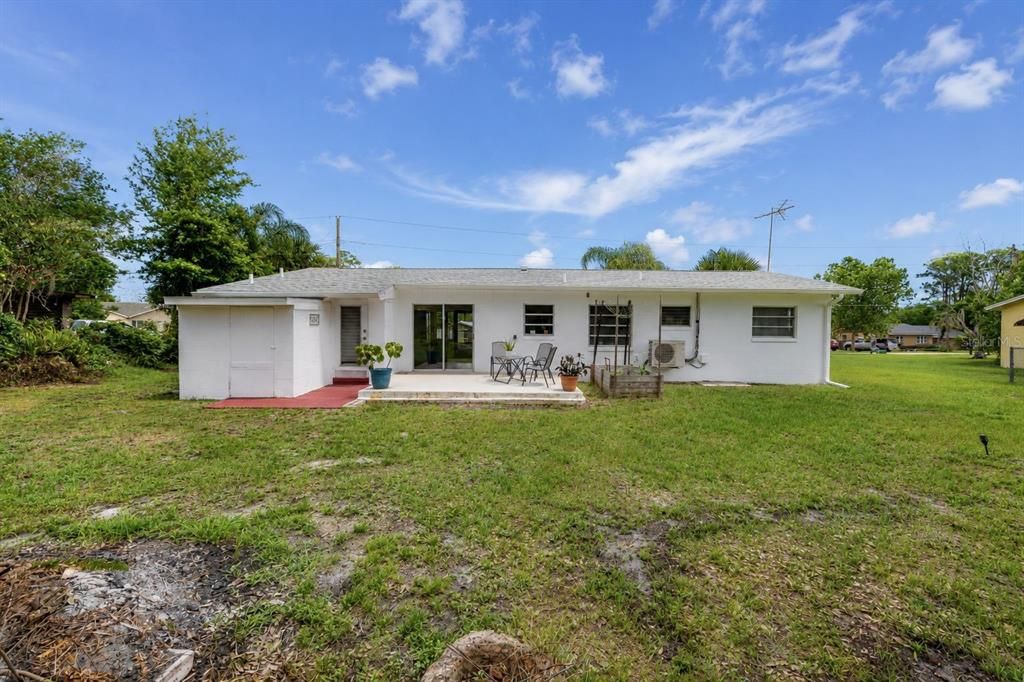 For Sale: $269,000 (2 beds, 2 baths, 884 Square Feet)