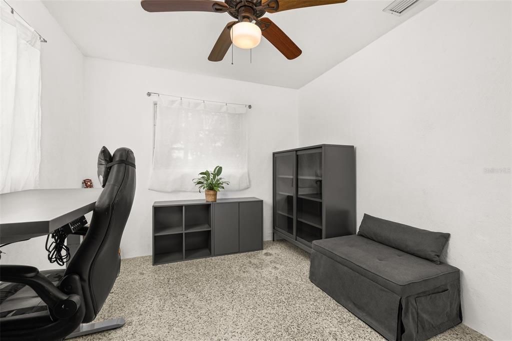 For Sale: $269,000 (2 beds, 2 baths, 884 Square Feet)