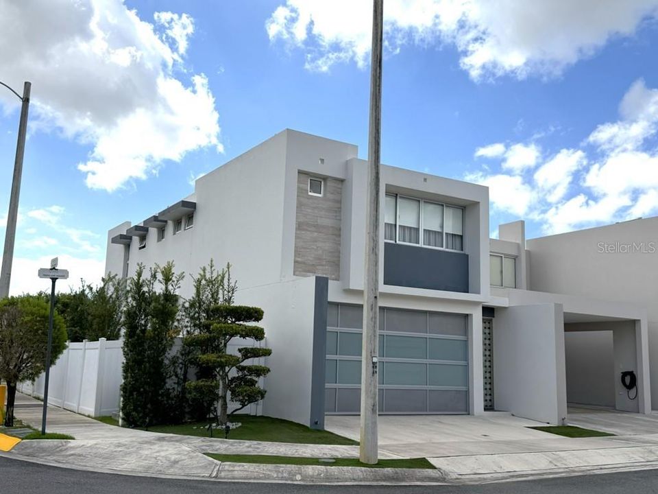 For Sale: $759,000 (3 beds, 2 baths, 2230 Square Feet)