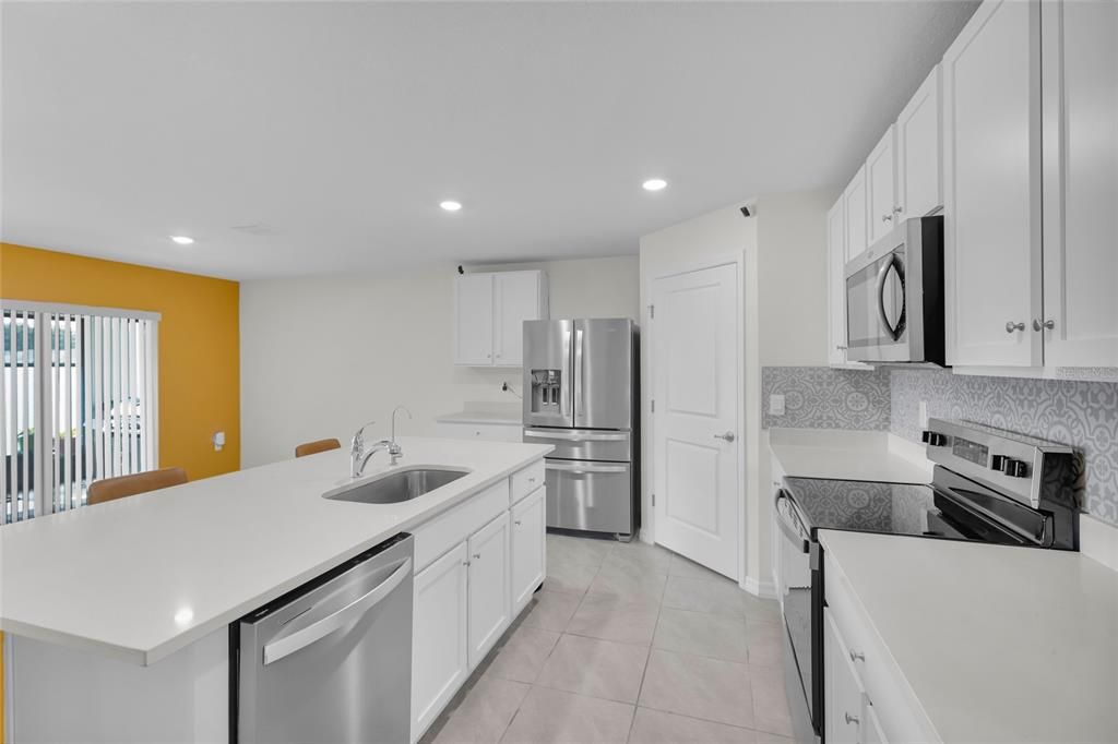 For Sale: $289,900 (4 beds, 2 baths, 1827 Square Feet)