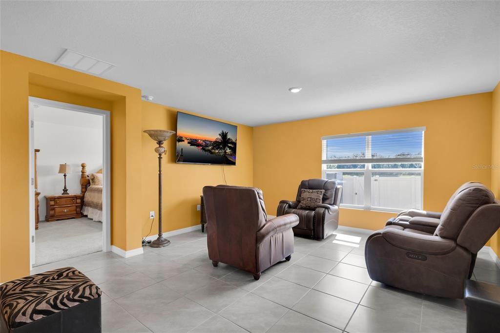 For Sale: $289,900 (4 beds, 2 baths, 1827 Square Feet)