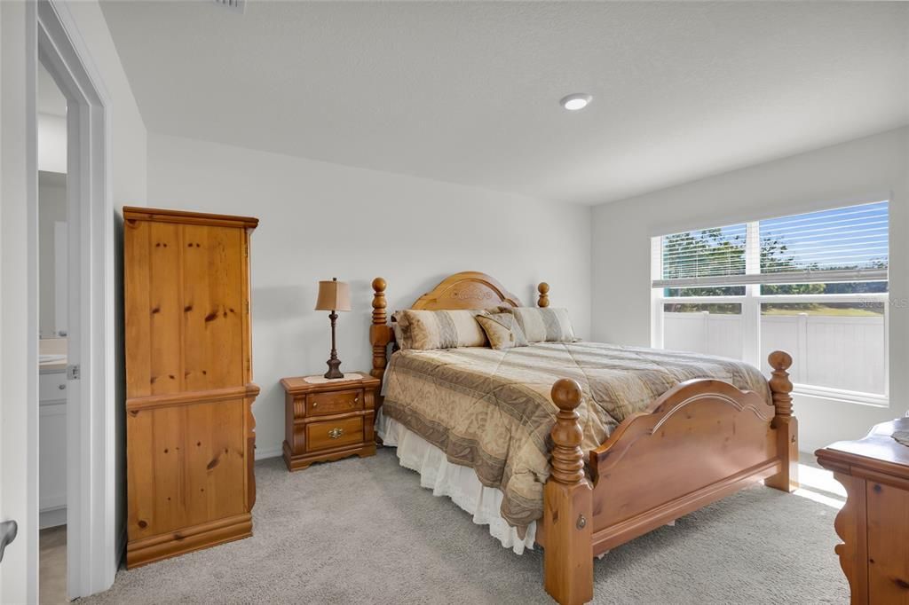 For Sale: $289,900 (4 beds, 2 baths, 1827 Square Feet)