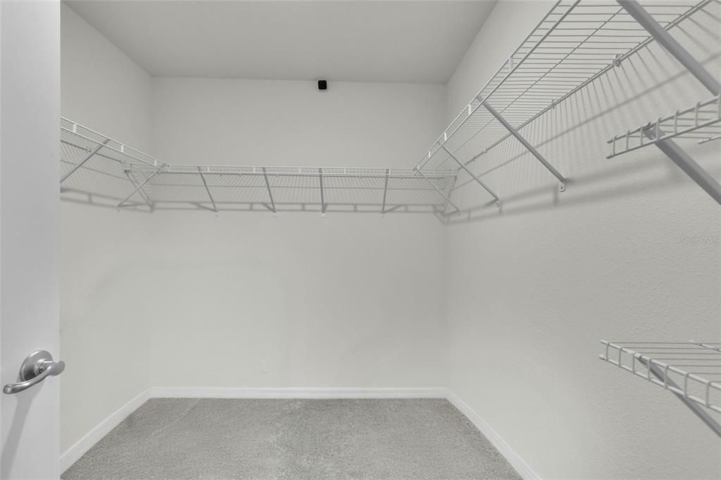 For Sale: $289,900 (4 beds, 2 baths, 1827 Square Feet)