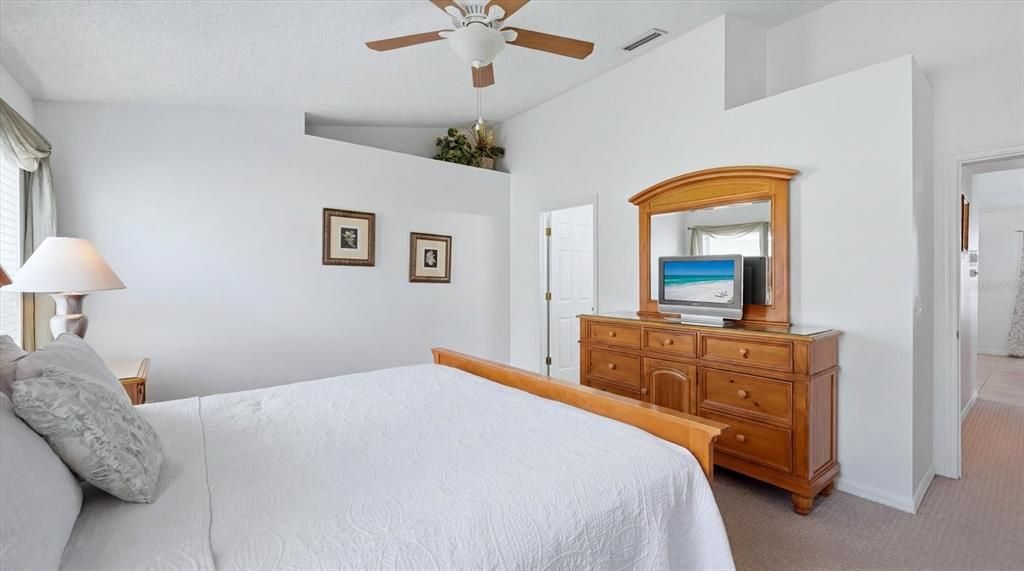 For Sale: $525,000 (4 beds, 2 baths, 1972 Square Feet)